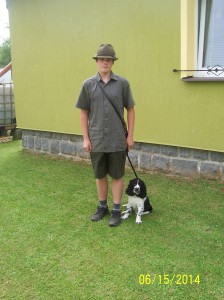 Nero se učí k noze!