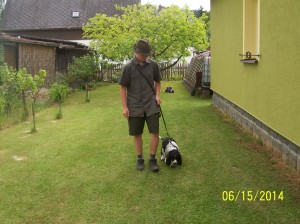 Nero se učí na vodítku!