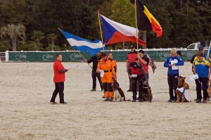 Začíná Mistrovství svět z záchranářů ve vyhledávání v sutině.