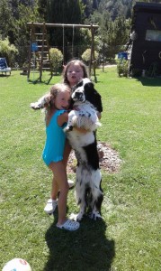 Shaggy (Monty) miluje děti.