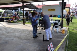 Hezky ukázat se na stole v klidu, se Capetka dlouho učila...neposeda!