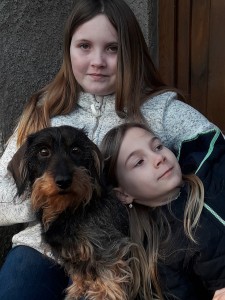 Lara z Chraštínského lesa s našimi vnučkami.