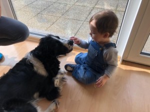 Weston (Barny) a jeho malý kamarád.