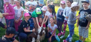 Giulian v zajetí dětí.