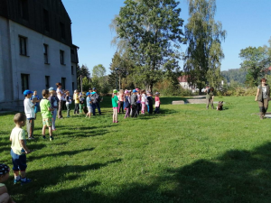 Radost dětí a zájem o lovecké pejsky nám udělal radost. Vyptávaly se na spoustu věcí.