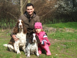 Yordan se svou vůdkyni, s Elenkou a Zarim.